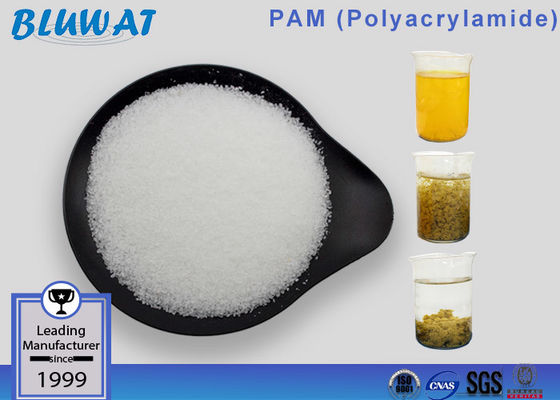 खरीदें फ़्लोकुलेंट विशिष्टता Cationic Polyacrylamide PAM Polymer कीचड़ को गाढ़ा करने वाली और ओस वाली ऑनलाइन निर्माण