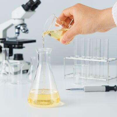 खरीदें पीने के पानी के स्पष्टीकरण और औद्योगिक अपशिष्ट जल उपचार के लिए DA201 निम्न चिपचिपाहट PolyDADMAC कैटियनिक कोएग्युलेन्ट पॉलिमर PDADMAC PDMDAAC ऑनलाइन निर्माण