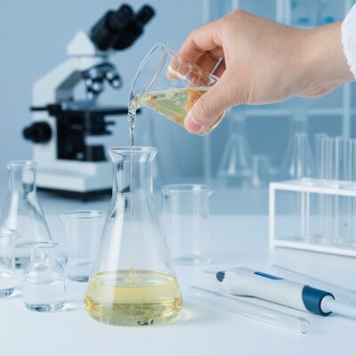 खरीदें DA203 उच्च धुंधलापन वाले पानी के उपचार और औद्योगिक अपशिष्ट जल के स्पष्टीकरण के लिए पॉलीडीएडीएमएसी कैटियनिक पॉलिमर कोएगुलेंट पीडीएडीएमएसी पीडीएमडीएएसी ऑनलाइन निर्माण